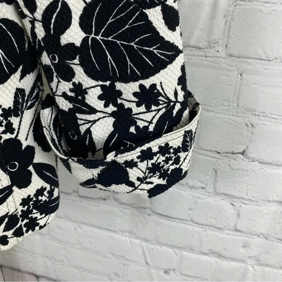 Kate Hill Black and White Floral Blazer Size 8P - Picture 2 of 5